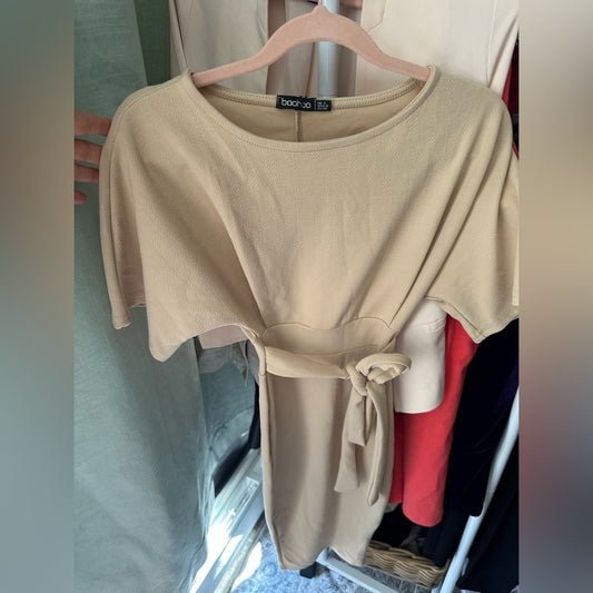 Boohoo Cream Belted Dress Size 4